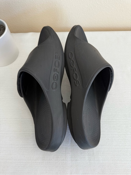 OOFOS Black Slide Unisex Sandals - Adjustable Strap main image 11